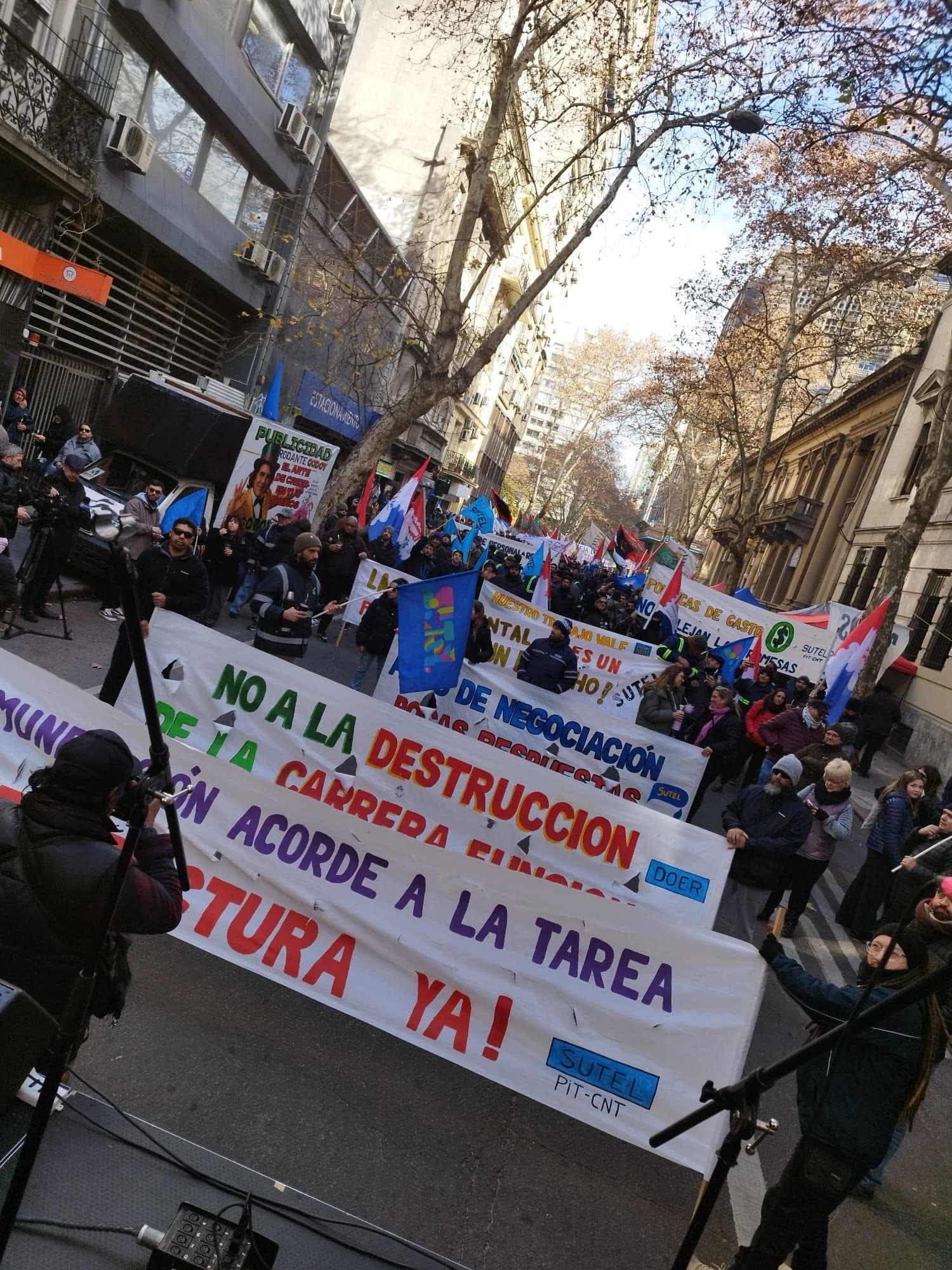 Trabajadoras y trabajadores de los entes públicos se movilizaron en defensa de las empresas públicas